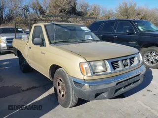 1998 Nissan Frontier XE z VIN 1N6DD21S6WC370973, wystawiony jako IAAI lot #41404423 z przebiegiem Nie podano mil oraz . Historia ofert i sprzedaży dostępna na DreamBid. Obrazek 1.