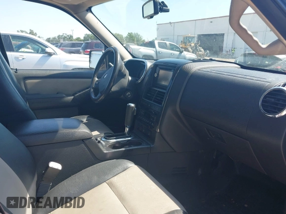 2008 Ford Explorer Sport Trac Limited z VIN 1FMEU33E98UA98898, wystawiony jako IAAI lot #42291415 z przebiegiem 179 782 mil mil oraz . Historia ofert i sprzedaży dostępna na DreamBid. Obrazek 5.