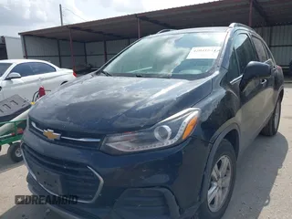 2020 Chevrolet Trax LT z VIN 3GNCJLSB1LL293934, wystawiony jako IAAI lot #42041044 z przebiegiem 142 394 mil mil oraz . Historia ofert i sprzedaży dostępna na DreamBid. Obrazek 2.