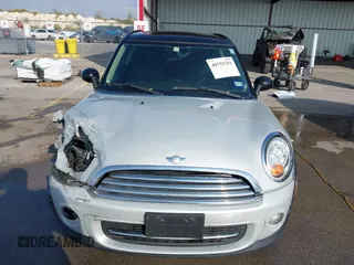 2011 MINI Clubman z VIN WMWZF3C59BT188367, wystawiony jako IAAI lot #40755351 z przebiegiem 122 023 mil mil oraz . Historia ofert i sprzedaży dostępna na DreamBid. Obrazek 12.