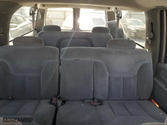 1999 GMC Suburban with VIN 1GKEC16R2XJ700510, listed as a Copart auction lot 45296135 with NaN miles and Clean Title. Bid and sale history available at carsss.com. Image 10.