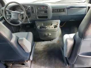 2000 GMC Savana z VIN 1GJHG35R0Y1116076, wystawiony jako Copart lot #50339725 z przebiegiem 263 035 mil mil oraz Nie do naprawy • Non repairable. Historia ofert i sprzedaży dostępna na DreamBid. Obrazek 8.