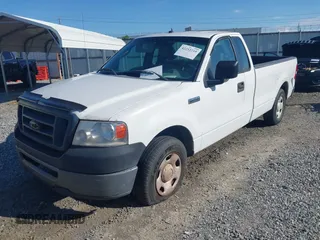 2006 Ford F-150 XL z VIN 1FTRF12226KC11966, wystawiony jako IAAI lot #42252210 z przebiegiem 238 265 mil mil oraz . Historia ofert i sprzedaży dostępna na DreamBid. Obrazek 2.