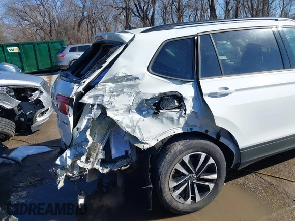 2022 Volkswagen Tiguan S with VIN 3VV0B7AX5NM042667, listed as a IAAI auction lot 41523101 with 41,724 mi miles and . Bid and sale history available at DreamBid. Image 6.