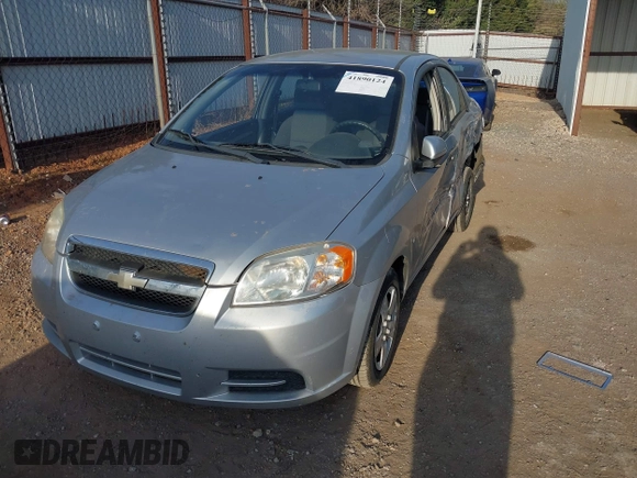 2009 Chevrolet Aveo 1LT z VIN KL1TD56E49B372791, wystawiony jako IAAI lot #41890124 z przebiegiem 118 648 mil mil oraz . Historia ofert i sprzedaży dostępna na DreamBid. Obrazek 17.