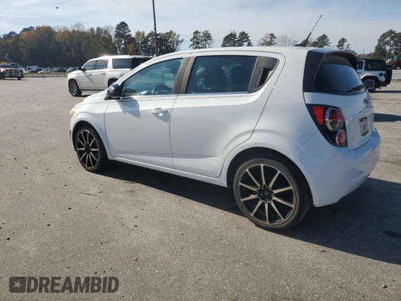 2012 Chevrolet Sonic LT z VIN 1G1JD6SB5C4229712, wystawiony jako Copart lot #81492374 z przebiegiem 116 566 mil mil oraz Czysty tytuł • Clean title. Historia ofert i sprzedaży dostępna na DreamBid. Obrazek 2.