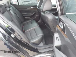2017 Nissan Maxima SV z VIN 1N4AA6AP0HC450683, wystawiony jako IAAI lot #42101171 z przebiegiem 105 894 mil mil oraz . Historia ofert i sprzedaży dostępna na DreamBid. Obrazek 8.