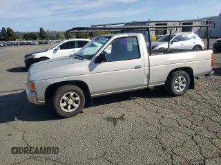 1996 Nissan Frontier XE z VIN 1N6SD11SXTC371962, wystawiony jako Copart lot #52947535 z przebiegiem 256 352 mil mil oraz Czysty tytuł • Clean title. Historia ofert i sprzedaży dostępna na DreamBid. Obrazek 1.