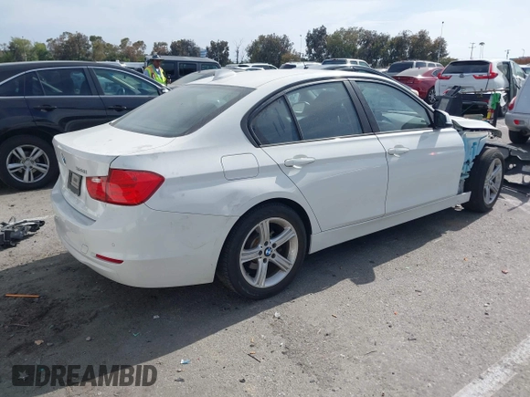 2015 BMW 3 Series 328i z VIN WBA3A5G56FNS90603, wystawiony jako IAAI lot #42246838 z przebiegiem 41 799 mil mil oraz . Historia ofert i sprzedaży dostępna na DreamBid. Obrazek 4.