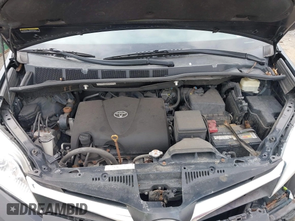 2018 Toyota Sienna LE Auto Access Seat with VIN 5TDKZ3DC8JS929730, listed as a IAAI auction lot 41898547 with 88,043 mi miles. Bid and sale history available at carsss.com. Image 10.