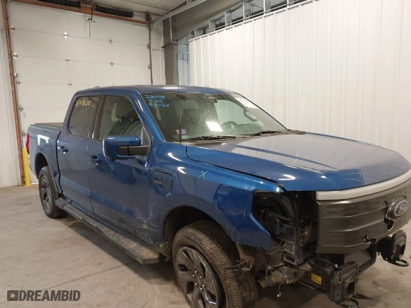 2022 Ford F-150 Lightning Pro with VIN 1FTVW1EL7NWG15923, listed as a IAAI auction lot 41396120 with 25,322 mi miles. Bid and sale history available at carsss.com. Image 1.