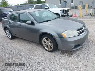 2012 Dodge Avenger SXT z VIN 1C3CDZCB9CN265806, wystawiony jako IAAI lot #42360830 z przebiegiem 143 562 mil mil oraz . Historia ofert i sprzedaży dostępna na DreamBid. Obrazek 1.