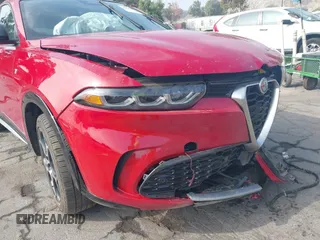 2024 Alfa Romeo Tonale Ti z VIN ZASPATCW0R3052144, wystawiony jako IAAI lot #40610942 z przebiegiem 6451 mil mil oraz . Historia ofert i sprzedaży dostępna na DreamBid. Obrazek 18.