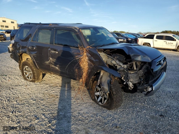 2022 Toyota 4Runner TRD Off Road with VIN JTEPU5JR8N6002155, listed as a Copart auction lot 83081554 with 80,337 mi miles and Salvage Title. Bid and sale history available at carsss.com. Image 4.