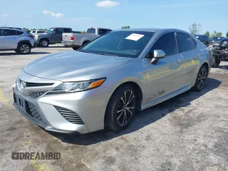 2019 Toyota Camry LE z VIN 4T1B11HK6KU741715, wystawiony jako IAAI lot #42392445 z przebiegiem 138 201 mil mil oraz . Historia ofert i sprzedaży dostępna na DreamBid. Obrazek 17.