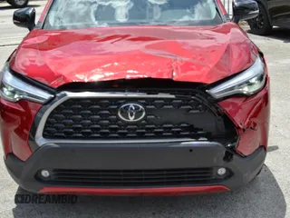 2025 Toyota Corolla Cross XLE с VIN 7MUDAABGXSV121641, выставлен на аукционе Copart как лот 61983615 с пробегом 8 831 миль миль и Списание • Salvage title. История ставок и продаж доступна на DreamBid. Изображение 4.