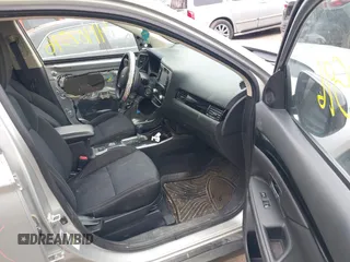 2020 Mitsubishi Outlander ES z VIN JA4AZ3A32LZ026792, wystawiony jako IAAI lot #41907596 z przebiegiem 145 638 mil mil oraz . Historia ofert i sprzedaży dostępna na DreamBid. Obrazek 5.