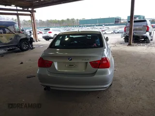 2011 BMW 3 Series 328i xDrive z VIN WBAPK7C55BA819217, wystawiony jako IAAI lot #41994555 z przebiegiem 204 559 mil mil oraz . Historia ofert i sprzedaży dostępna na DreamBid. Obrazek 17.