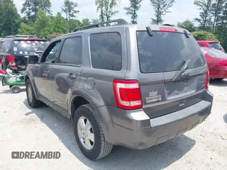 2010 Ford Escape XLT z VIN 1FMCU9DG3AKA55265, wystawiony jako IAAI lot #42414416 z przebiegiem 196 168 mil mil oraz . Historia ofert i sprzedaży dostępna na DreamBid. Obrazek 3.