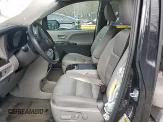 2018 Toyota Sienna XLE Auto Access Seat with VIN 5TDYZ3DC3JS934053, listed as a Copart auction lot 49900085 with 153,121 mi miles and Salvage title. Bid and sale history available at DreamBid. Image 7.