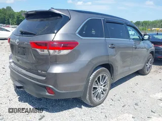 2018 Toyota Highlander SE with VIN 5TDJZRFH1JS895847, listed as a IAAI auction lot 42667973 with 93,876 mi miles and . Bid and sale history available at DreamBid. Image 4.