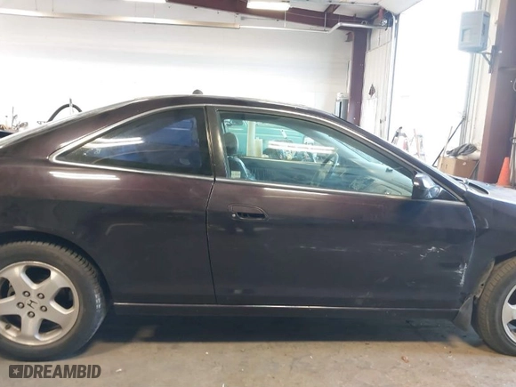 1998 Honda Accord Cpe EX with VIN 1HGCG225XWA014392, listed as a IAAI auction lot 41835900 with 206,246 mi miles. Bid and sale history available at carsss.com. Image 13.