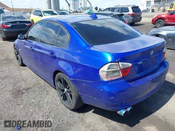 2008 BMW 3 Series 328xi z VIN WBAVC93578K043546, wystawiony jako IAAI lot #41987405 z przebiegiem Nie podano mil oraz . Historia ofert i sprzedaży dostępna na DreamBid. Obrazek 3.
