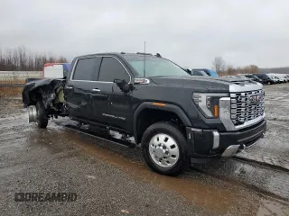 2024 GMC Sierra 3500HD Denali z VIN 1GT49WEYXRF123632, wystawiony jako Copart lot #82759314 z przebiegiem 55 078 mil mil oraz Szkoda całkowita • Salvage title. Historia ofert i sprzedaży dostępna na DreamBid. Obrazek 4.
