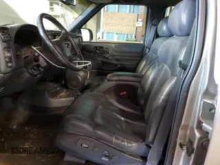 2000 Chevrolet Blazer LT z VIN 1GNDT13W1Y2282557, wystawiony jako Copart lot #55560775 z przebiegiem 219 795 mil mil oraz Szkoda całkowita • Salvage title. Historia ofert i sprzedaży dostępna na DreamBid. Obrazek 7.