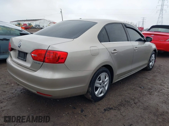 2013 Volkswagen Jetta Sedan SE with VIN 3VWDP7AJ6DM282450, listed as a IAAI auction lot 41729871 with 155,328 mi miles. Bid and sale history available at carsss.com. Image 4.
