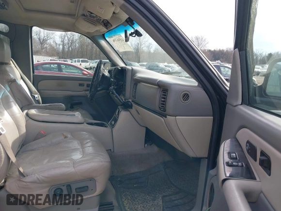 2000 Chevrolet Suburban LT with VIN 3GNGK26U0YG197958, listed as a IAAI auction lot 41506196 with 229,657 mi miles. Bid and sale history available at carsss.com. Image 5.