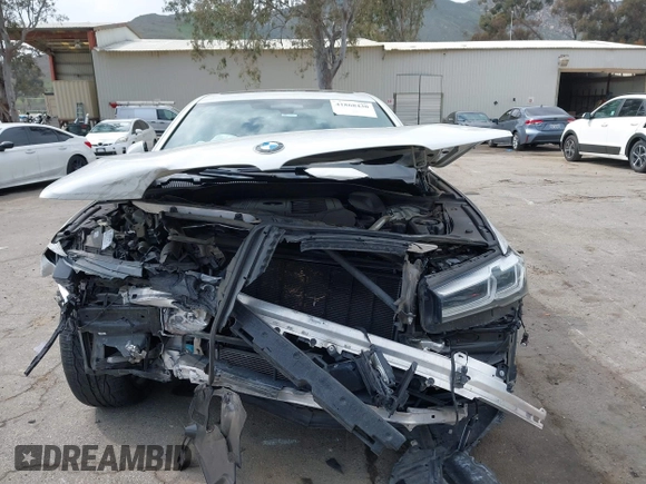 2021 BMW 5 Series 540i z VIN WBA53BJ07MWW92703, wystawiony jako IAAI lot #41868430 z przebiegiem Nie podano mil oraz . Historia ofert i sprzedaży dostępna na DreamBid. Obrazek 12.