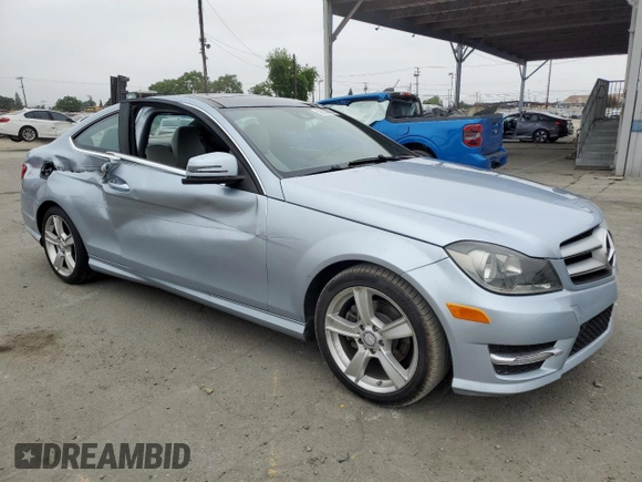 2013 Mercedes-Benz C 250 z VIN WDDGJ4HB8DG000369, wystawiony jako Copart lot #59053675 z przebiegiem 89 217 mil mil oraz Szkoda całkowita • Salvage title. Historia ofert i sprzedaży dostępna na DreamBid. Obrazek 4.