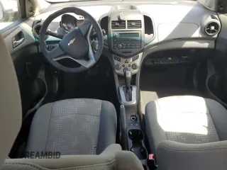 2012 Chevrolet Sonic LS z VIN 1G1JA5SH5C4135658, wystawiony jako Copart lot #58280565 z przebiegiem 140 279 mil mil oraz Czysty tytuł • Clean title. Historia ofert i sprzedaży dostępna na DreamBid. Obrazek 8.