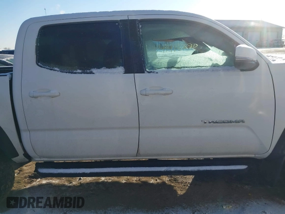 2016 Toyota Tacoma SR with VIN 3TMCZ5AN1GM033770, listed as a IAAI auction lot 41418290 with 122,000 mi miles. Bid and sale history available at carsss.com. Image 13.