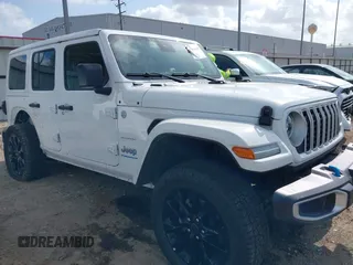 2024 Jeep Wrangler Sahara z VIN 1C4RJXP6XRW249035, wystawiony jako IAAI lot #42441640 z przebiegiem 34 128 mil mil oraz . Historia ofert i sprzedaży dostępna na DreamBid. Obrazek 1.