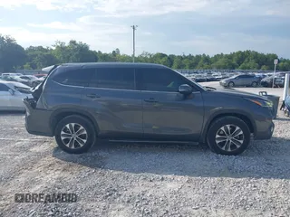 2021 Toyota Highlander XLE with VIN 5TDGZRAH4MS532366, listed as a IAAI auction lot 42603712 with 128,861 mi miles and . Bid and sale history available at DreamBid. Image 14.
