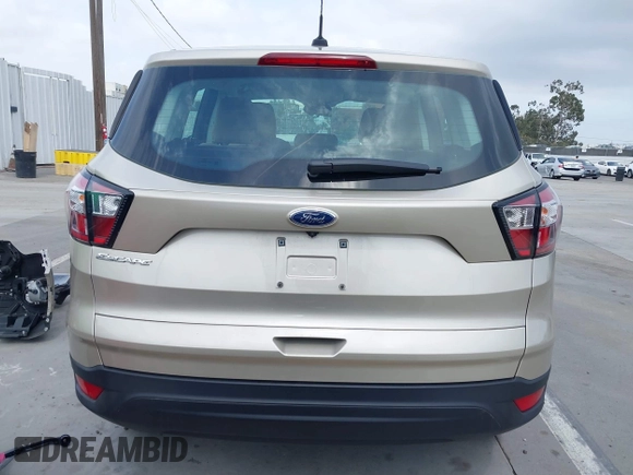 2018 Ford Escape S z VIN 1FMCU0F76JUA99595, wystawiony jako IAAI lot #42369434 z przebiegiem 19 207 mil mil oraz . Historia ofert i sprzedaży dostępna na DreamBid. Obrazek 17.