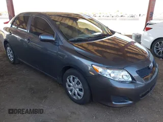 2010 Toyota Corolla z VIN 2T1BU4EE3AC515980, wystawiony jako IAAI lot #41831537 z przebiegiem 111 671 mil mil oraz . Historia ofert i sprzedaży dostępna na DreamBid. Obrazek 1.