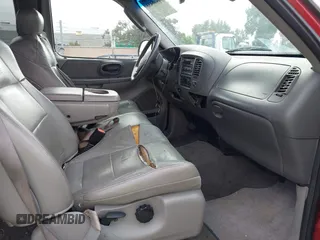 2002 Ford F-150 XL z VIN 1FTRX18W92KE21921, wystawiony jako IAAI lot #42488433 z przebiegiem 151 746 mil mil oraz . Historia ofert i sprzedaży dostępna na DreamBid. Obrazek 5.