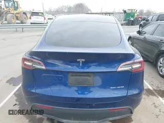 2024 Tesla Model Y Long Range z VIN 7SAYGDEE9RA244657, wystawiony jako IAAI lot #41694621 z przebiegiem 12 991 mil mil oraz . Historia ofert i sprzedaży dostępna na DreamBid. Obrazek 17.