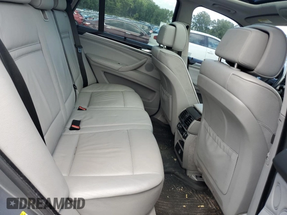 2008 BMW X5 3.0si z VIN 5UXFE43538L034968, wystawiony jako Copart lot #58065825 z przebiegiem 117 028 mil mil oraz Szkoda całkowita • Salvage title. Historia ofert i sprzedaży dostępna na DreamBid. Obrazek 10.