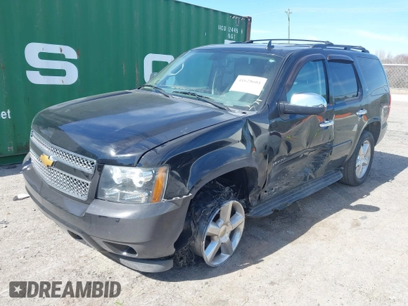 2014 Chevrolet Tahoe LT z VIN 1GNSCBE02ER181908, wystawiony jako IAAI lot #41628601 z przebiegiem 189 151 mil mil oraz . Historia ofert i sprzedaży dostępna na DreamBid. Obrazek 2.