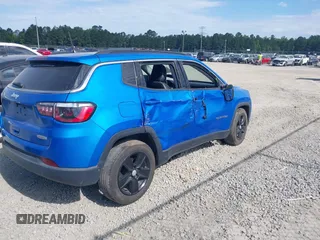 2022 Jeep Compass Latitude with VIN 3C4NJCBB6NT229148, listed as a IAAI auction lot 42342559 with 26,915 mi miles and . Bid and sale history available at DreamBid. Image 4.