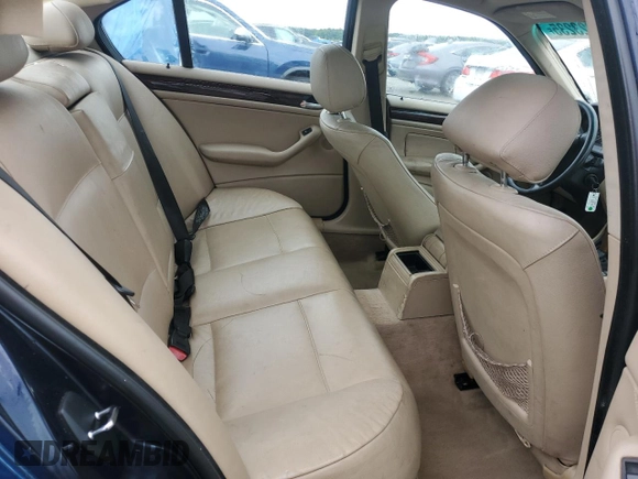 2000 BMW 3 Series 323i with VIN WBAAM3347YCA92579, listed as a Copart auction lot 60823235 with 216,510 mi miles and Salvage title. Bid and sale history available at DreamBid. Image 10.