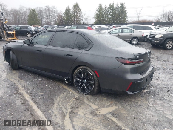 2023 BMW i7 xDrive60 z VIN WBY53EJ07PCM80196, wystawiony jako IAAI lot #41666074 z przebiegiem 25 640 mil mil oraz . Historia ofert i sprzedaży dostępna na DreamBid. Obrazek 3.