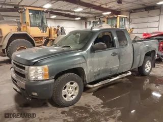 2009 Chevrolet Silverado 1500 LT with VIN 1GCEK29099Z286552, listed as a IAAI auction lot 41645344 with 253,177 mi miles. Bid and sale history available at carsss.com. Image 2.