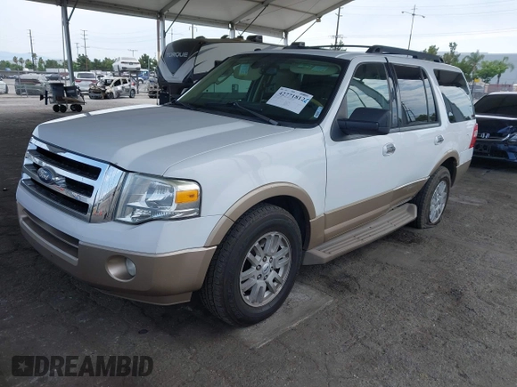 2013 Ford Expedition XLT с VIN 1FMJU1H54DEF16915, выставлен на аукционе IAAI как лот 42771812 с пробегом 147 136 миль миль и . История ставок и продаж доступна на DreamBid. Изображение 17.