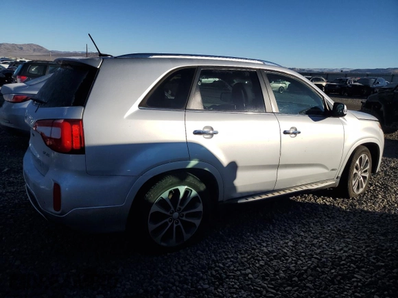 2015 Kia Sorento SX with VIN 5XYKWDA72FG629692, listed as a Copart auction lot 87206994 with Not Provided miles and Salvage Title. Bid and sale history available at carsss.com. Image 3.