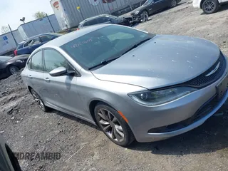 2016 Chrysler 200 S with VIN 1C3CCCBB1GN133033, listed as a IAAI auction lot 42121605 with 1 mi miles. Bid and sale history available at carsss.com. Image 1.